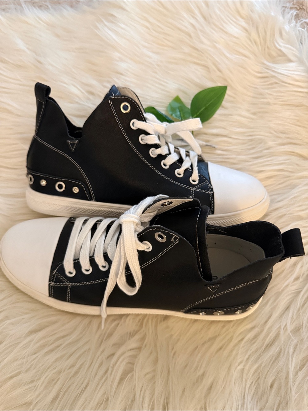 La Sheelah Black High-Top Sneakers with White Soles